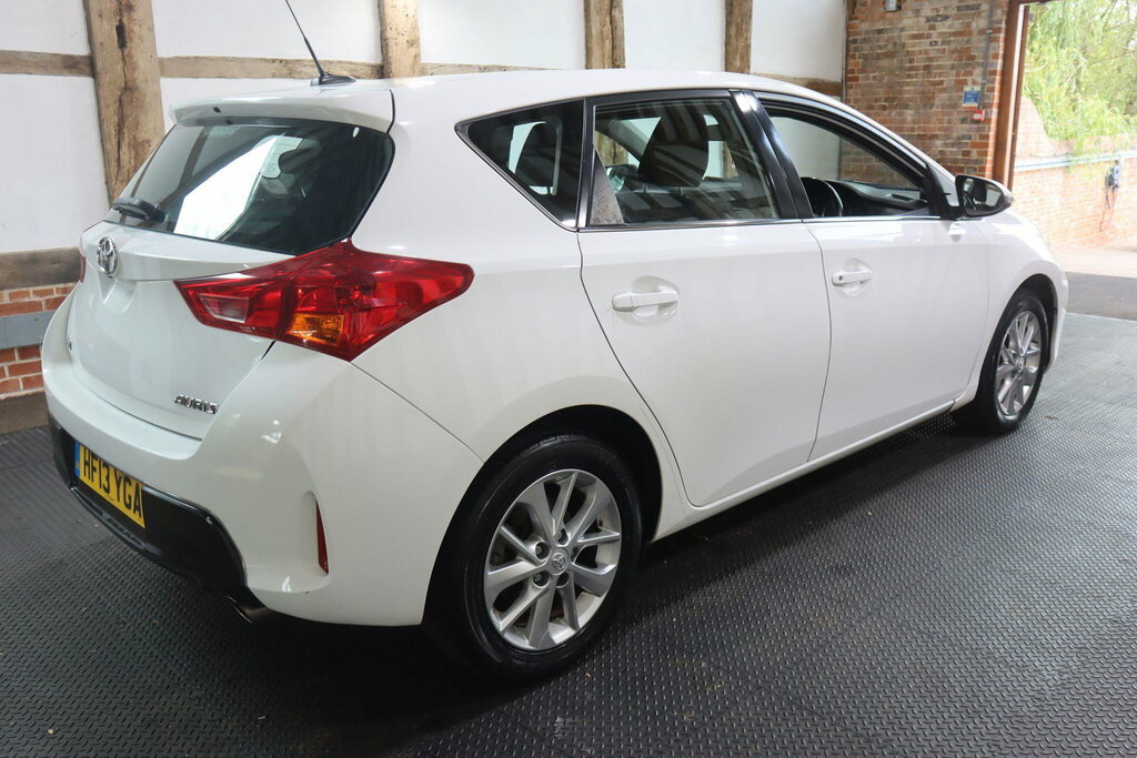 Toyota Auris 1.6 V-matic Icon Euro 5 White #6