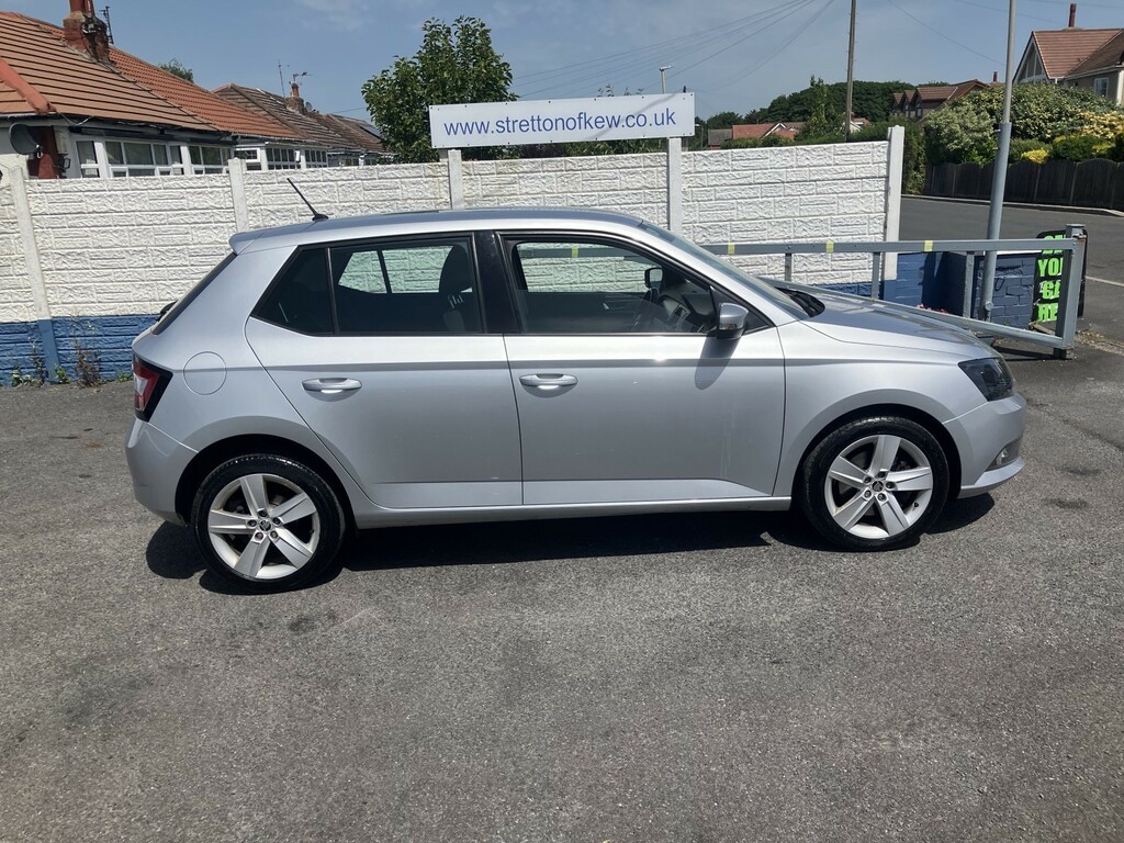 Skoda Fabia Hatchback 1.2 Tsi Se L 201717 Silver
