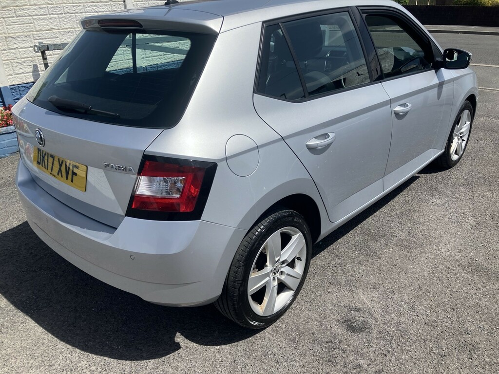 Skoda Fabia Hatchback 1.2 Tsi Se L 201717 DK17XVF Silver #2