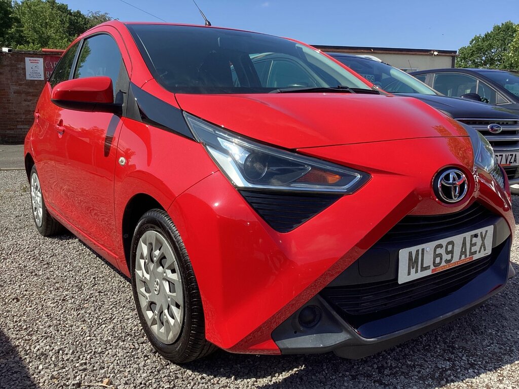 Toyota Aygo 1.0 Vvt-i X-play Hatchback Euro ML69AEX Red #2