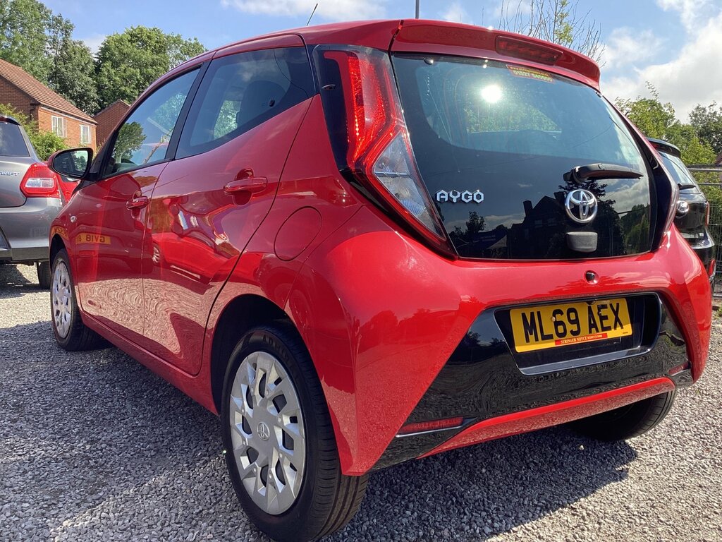 Toyota Aygo 1.0 Vvt-i X-play Hatchback Euro ML69AEX Red #4