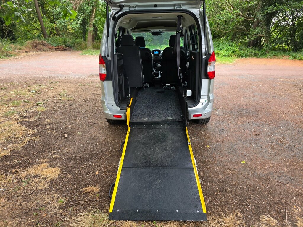 Ford Tourneo Courier Zetec Grey #7