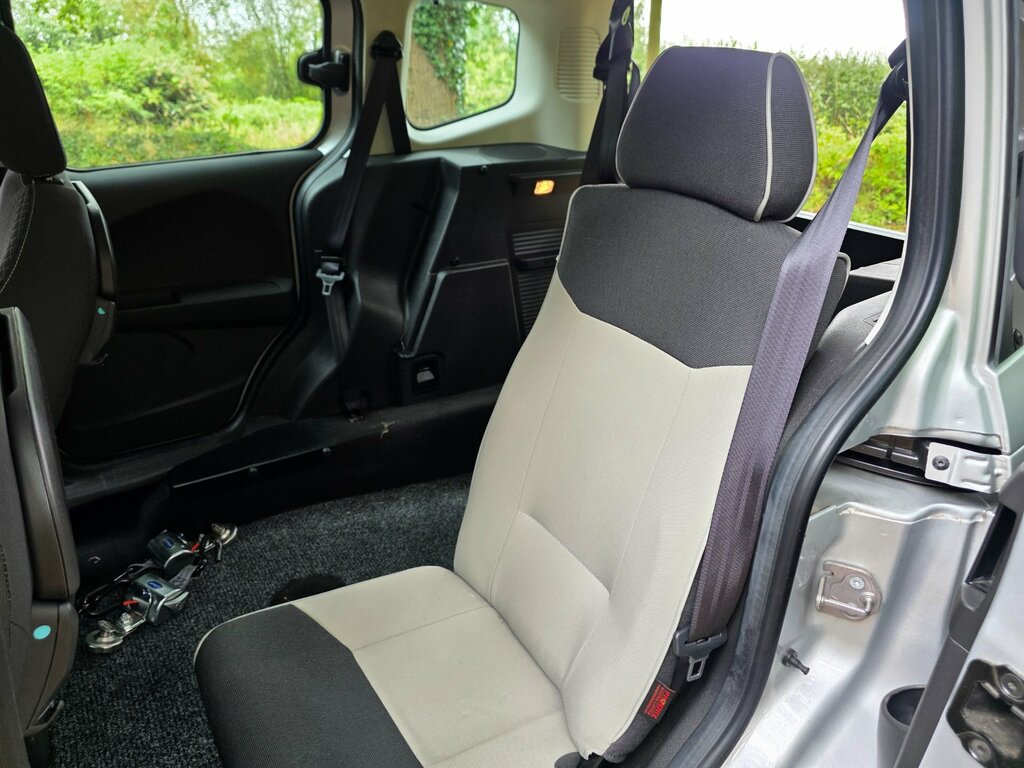 Ford Tourneo Courier Zetec Grey #11