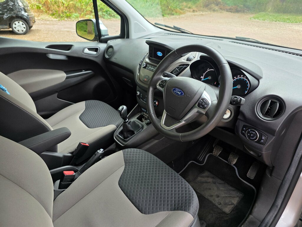 Ford Tourneo Courier Zetec Grey #9