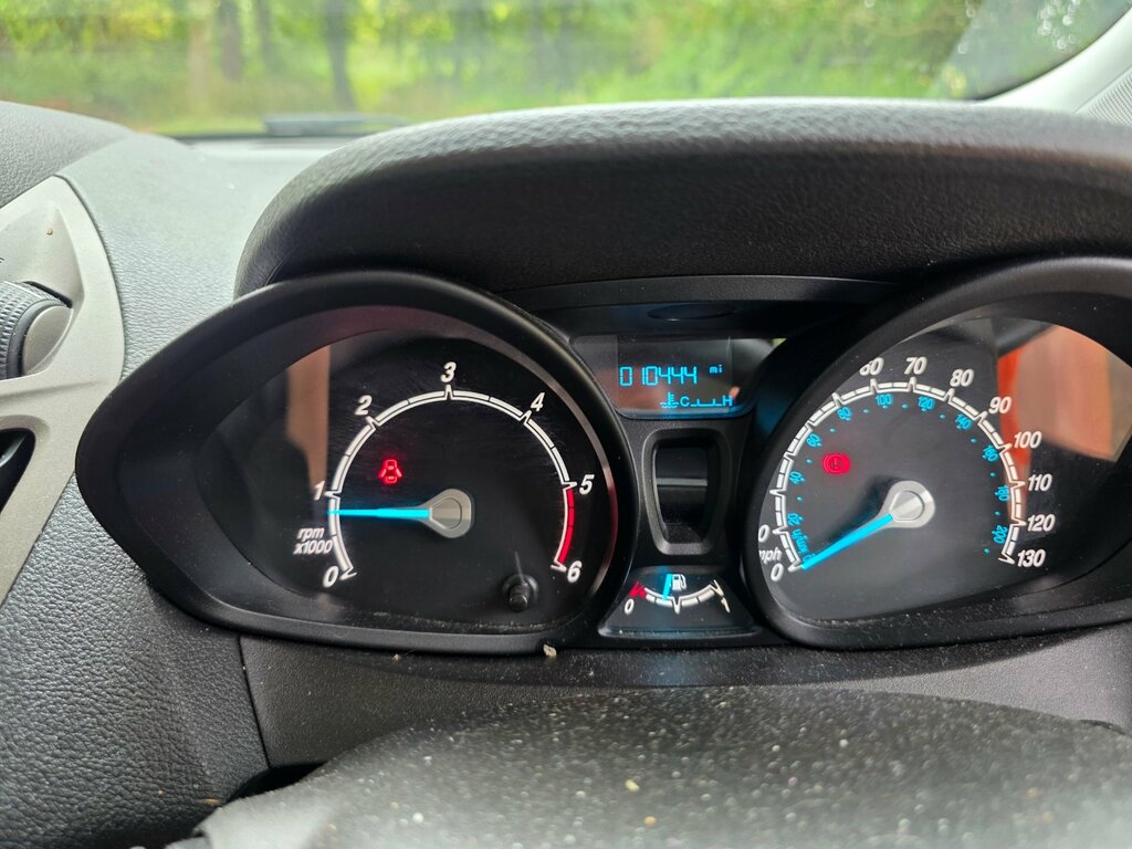 Ford Tourneo Courier Zetec Grey #13