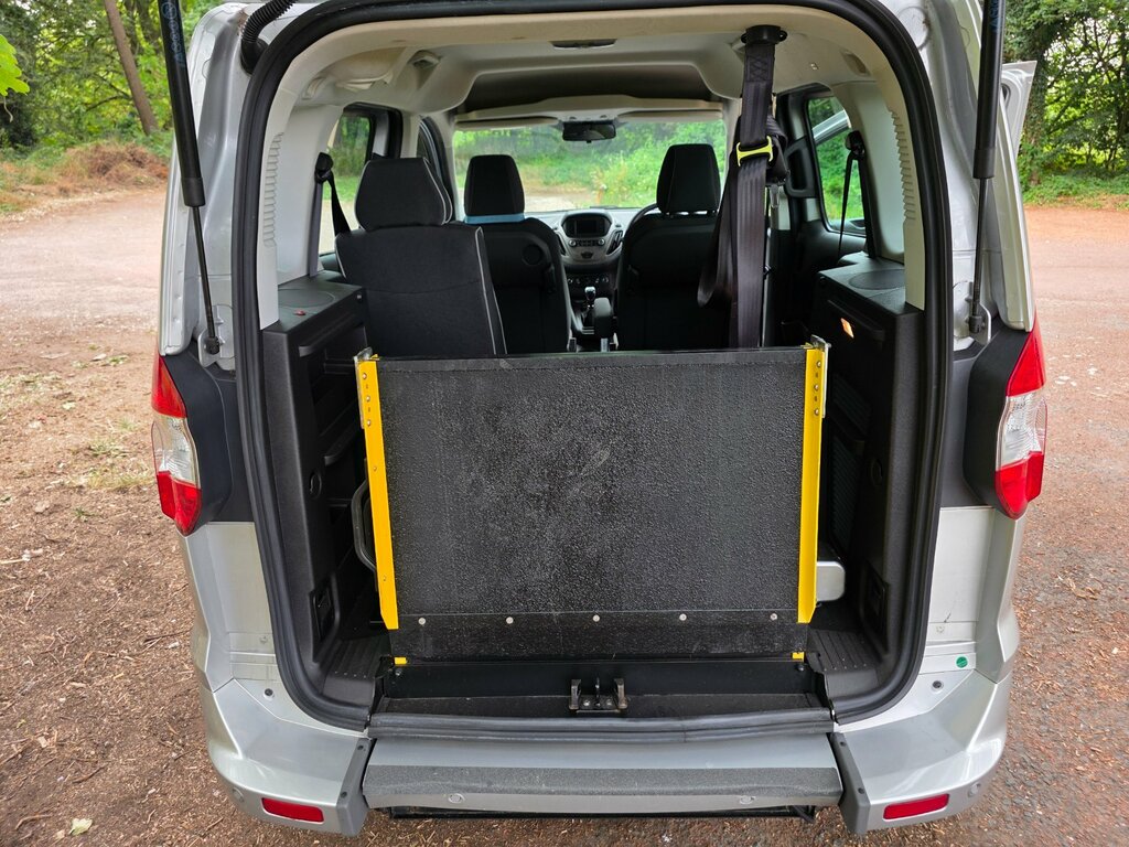 Ford Tourneo Courier Zetec Grey #12