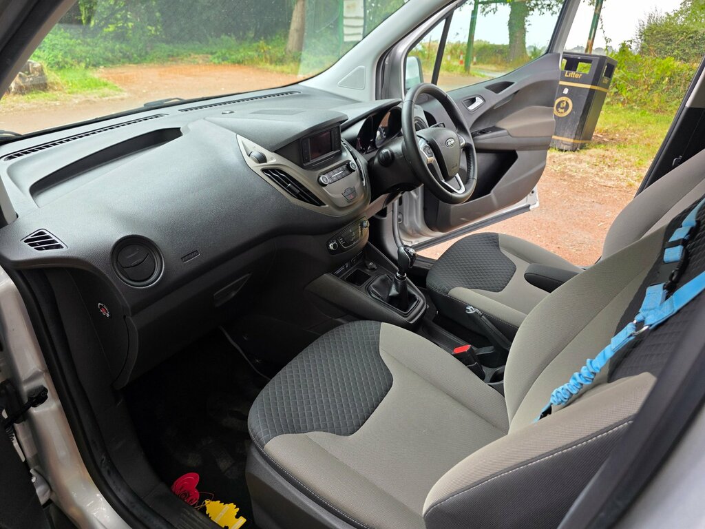 Ford Tourneo Courier Zetec Grey #10
