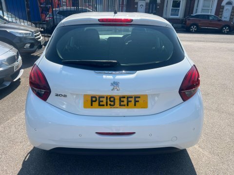 Peugeot 208 1.2 Puretech Signature PE19EFF White #4