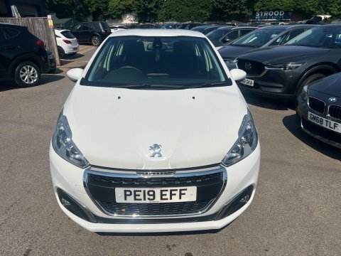 Peugeot 208 1.2 Puretech Signature PE19EFF White #2