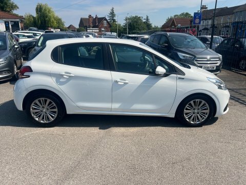 Peugeot 208 1.2 Puretech Signature PE19EFF White #6