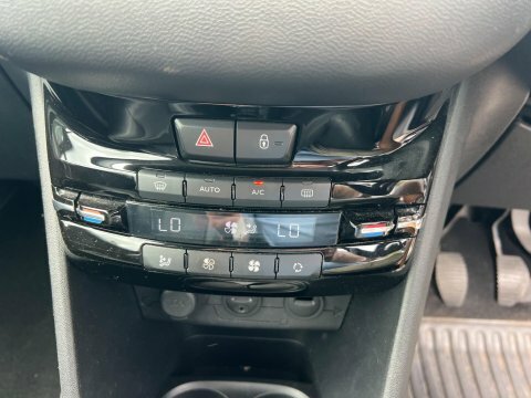 Peugeot 208 1.2 Puretech 82 Signature Start Stop  #29