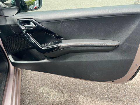 Peugeot 208 1.2 Puretech 82 Signature Start Stop  #26
