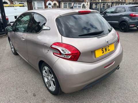 Peugeot 208 1.2 Puretech 82 Signature Start Stop  #3