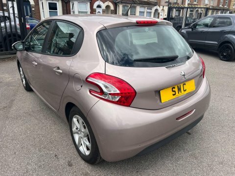 Peugeot 208 1.0 Vti Active Pink #3