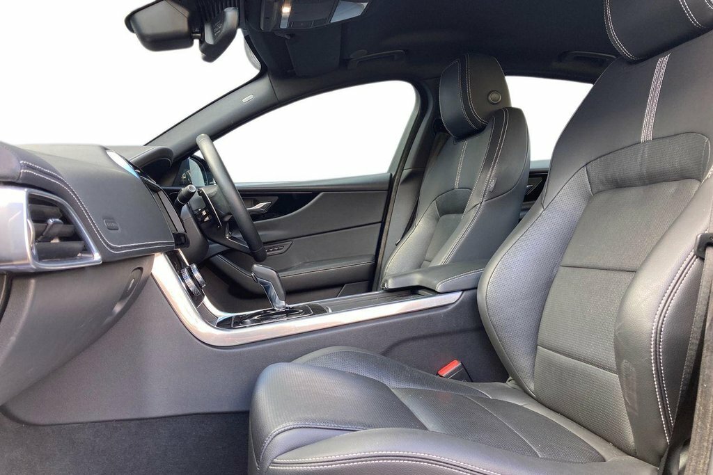 Jaguar XE R-dynamic S Blue #9