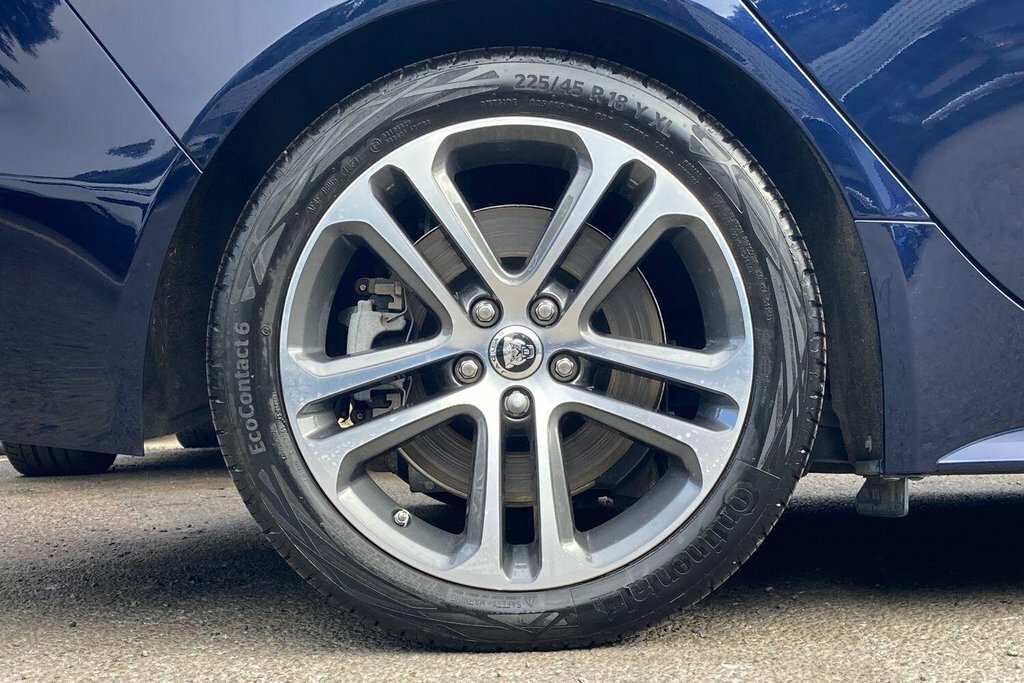 Jaguar XE R-dynamic S Blue #25