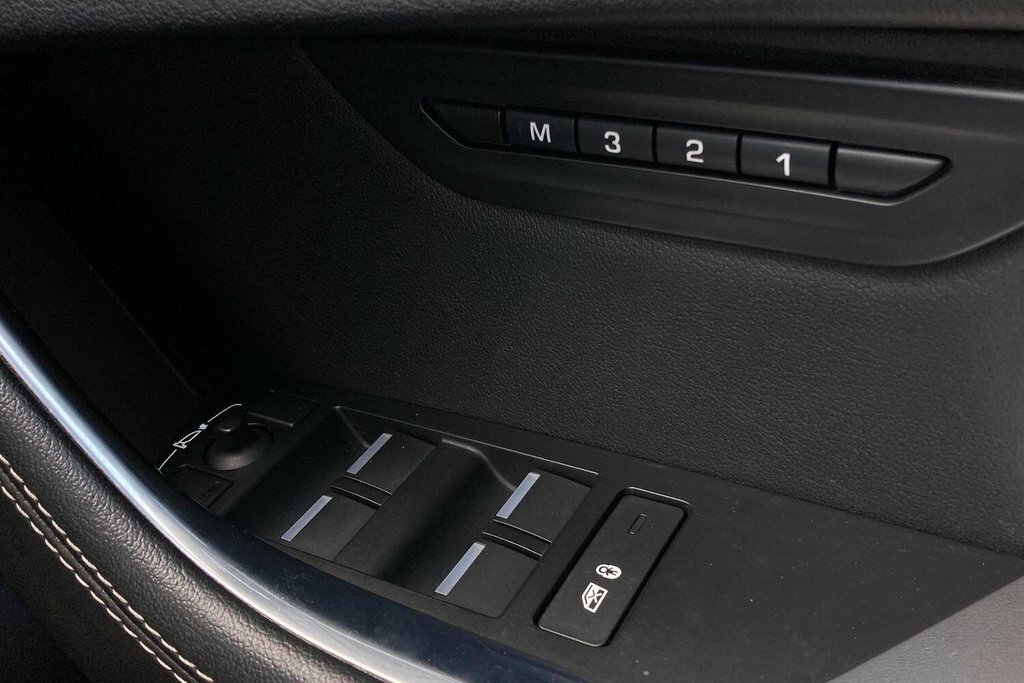 Jaguar XE R-dynamic S Blue #34