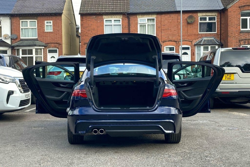 Jaguar XE R-dynamic S Blue #32