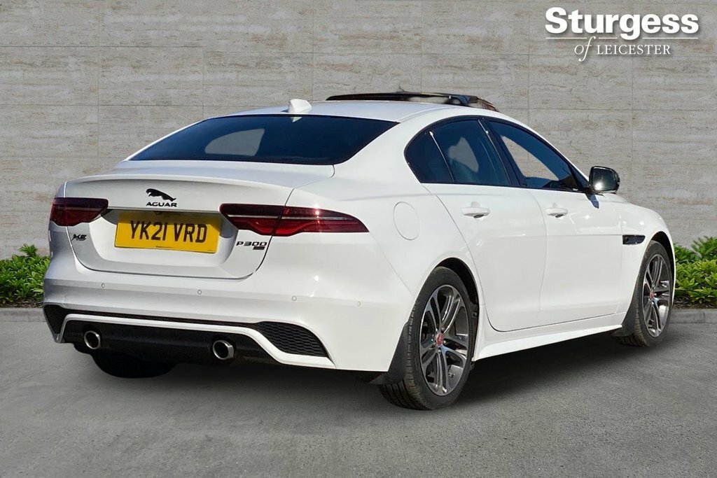 Jaguar XE 2L R-dynamic Se White #5