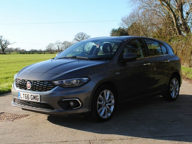Fiat Tipo 1.4 T-jet Lounge Hatchback Grey