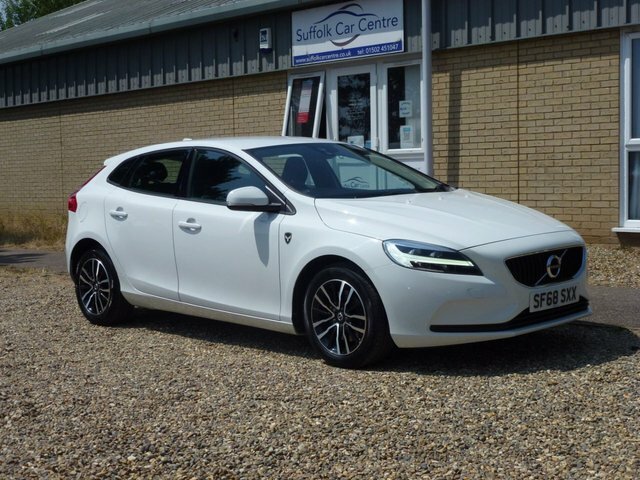 Volvo V40 2.0 T2 Gpf Momentum SF68SXX White #2