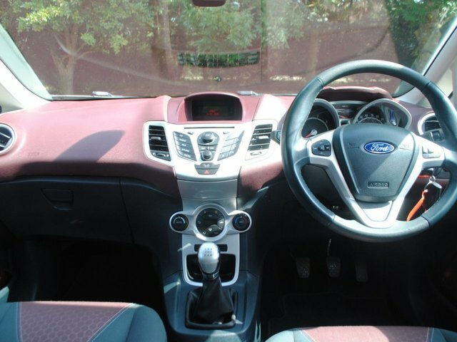 Ford Fiesta 1.4 Titanium Hatchback Red #4