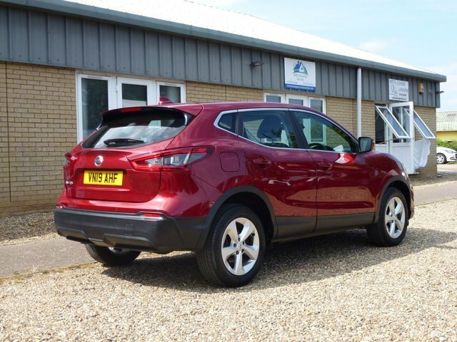 Nissan Qashqai 1.3 Dig-t Acenta Premium VN19AHF Red #6