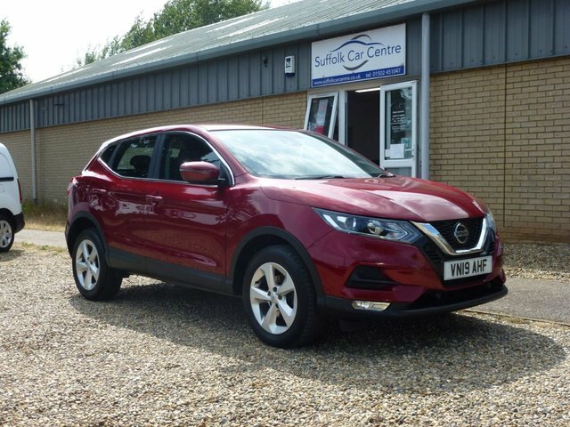 Nissan Qashqai 1.3 Dig-t Acenta Premium VN19AHF Red #2