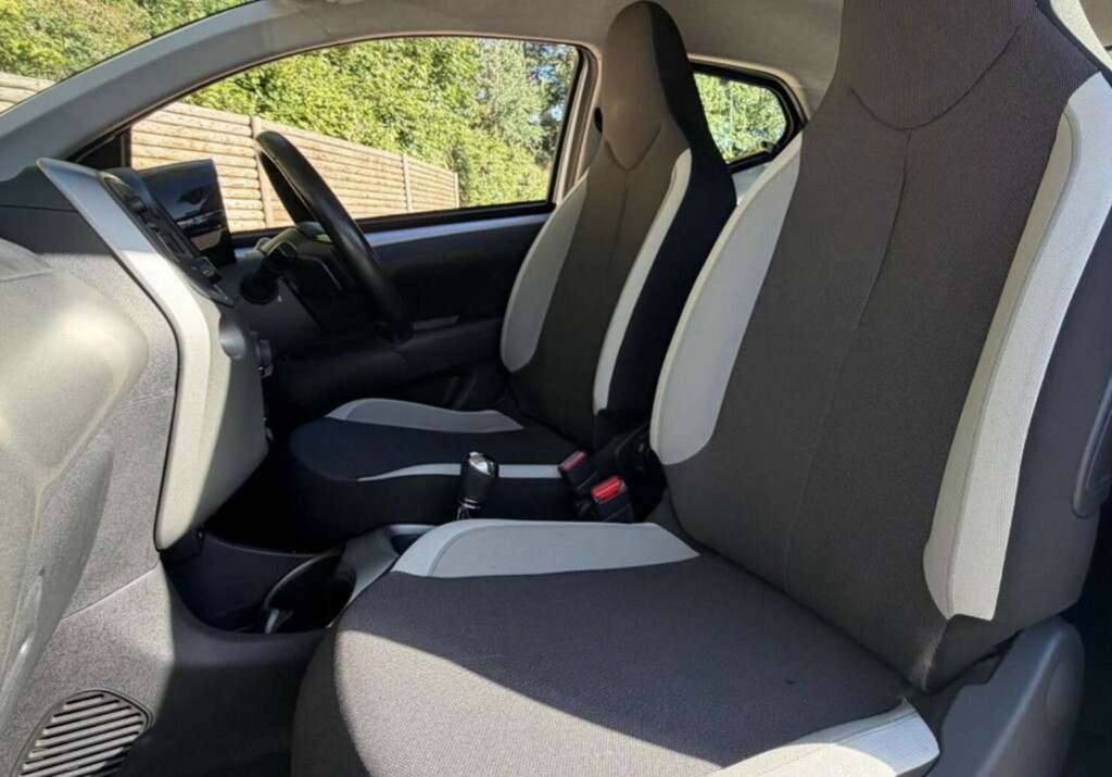 Toyota Aygo 1.0 Vvt-i X-play Silver #2