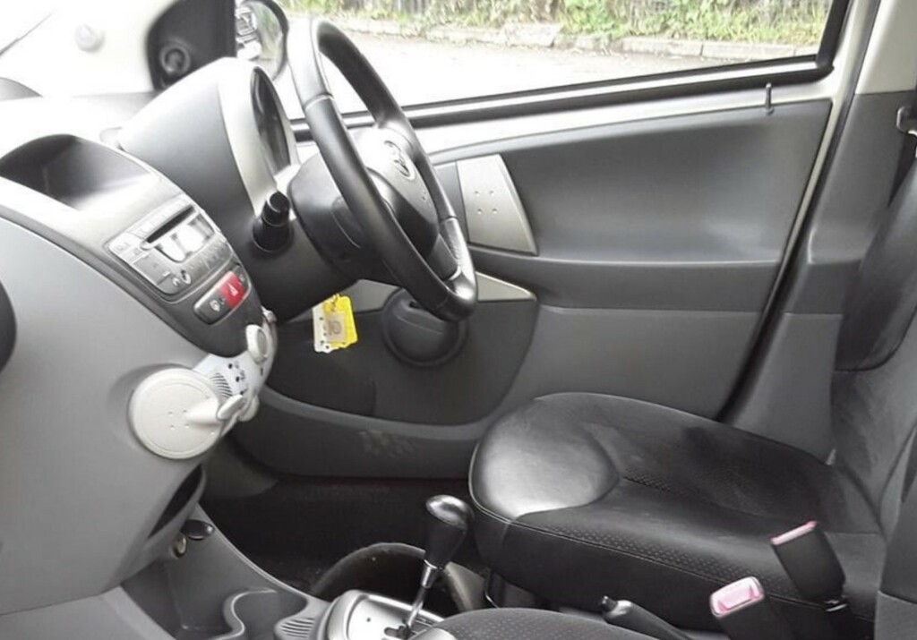 Toyota Aygo 1.0 Vvt-i Platinum Silver #2