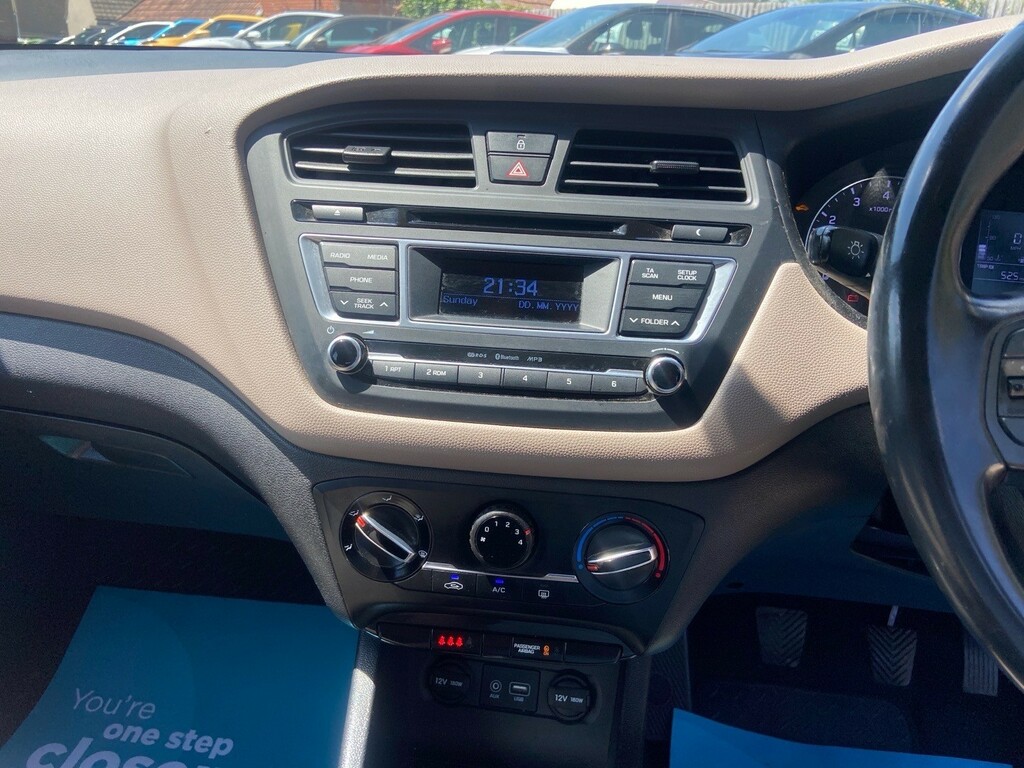 Hyundai I20 1.2 Blue Drive Se Hatchback Euro Red #20
