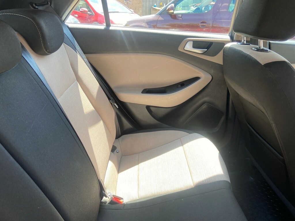 Hyundai I20 1.2 Blue Drive Se Hatchback Euro Red #25