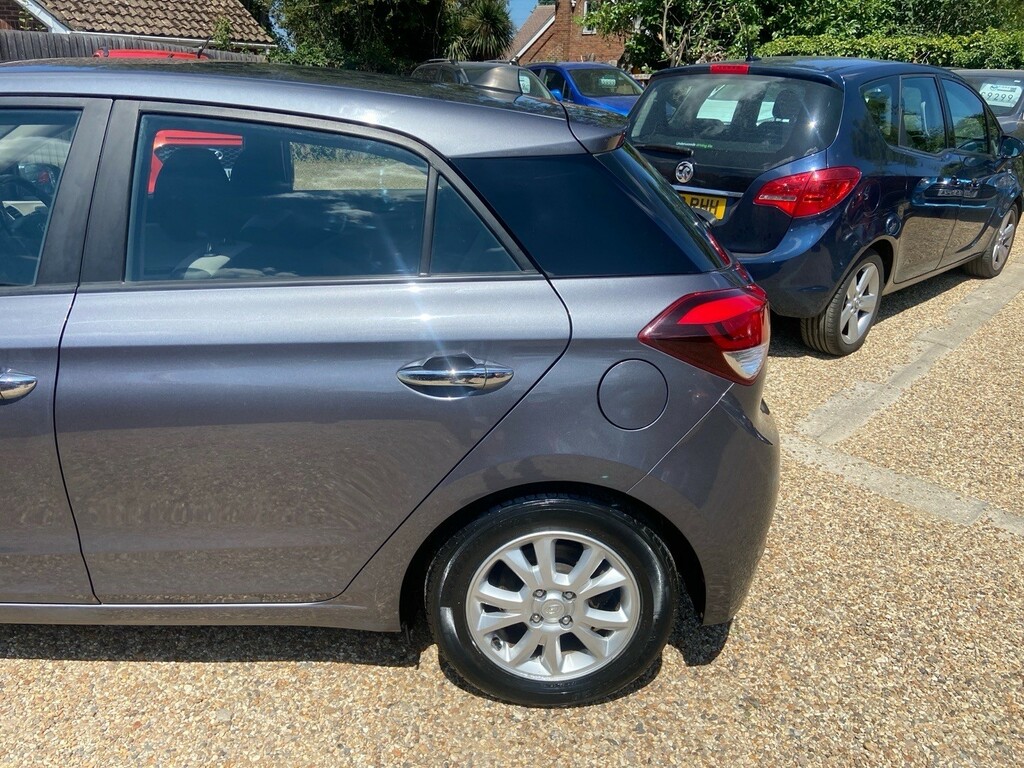 Hyundai I20 1.2 Blue Drive Se Hatchback Euro Red #31
