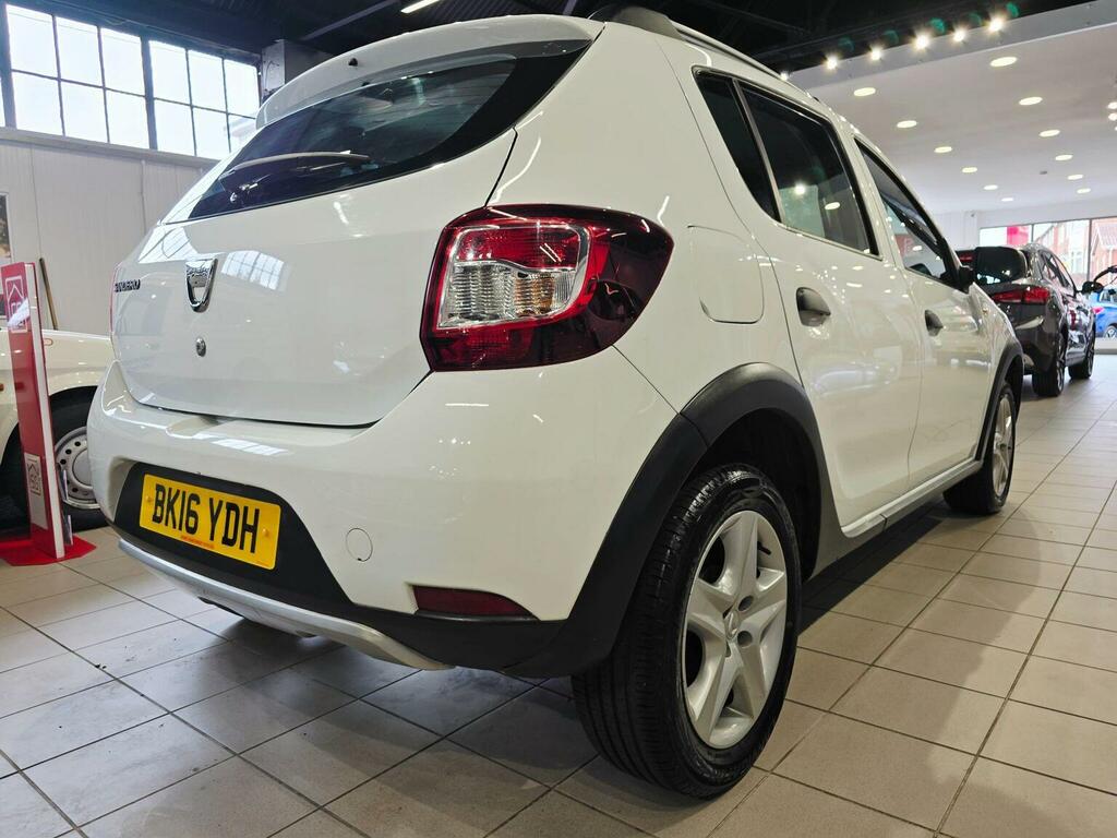 Dacia Sandero Stepway Dacia Sandero Stepway Ambiance Red #29