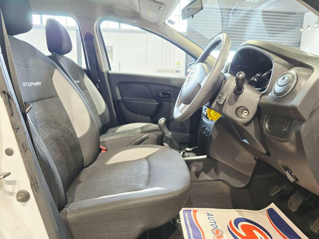 Dacia Sandero Stepway Dacia Sandero Stepway Ambiance Red #38