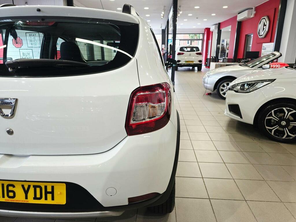 Dacia Sandero Stepway Dacia Sandero Stepway Ambiance Red #24