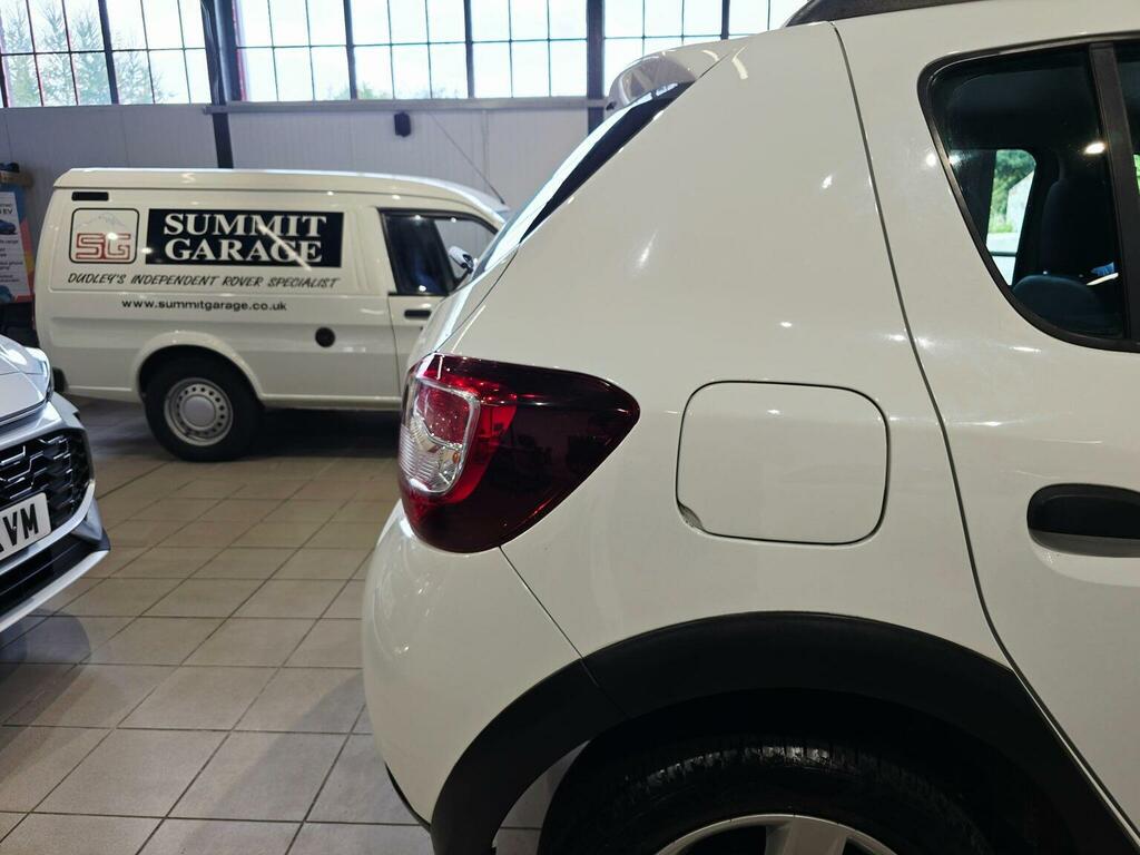 Dacia Sandero Stepway Dacia Sandero Stepway Ambiance Red #30