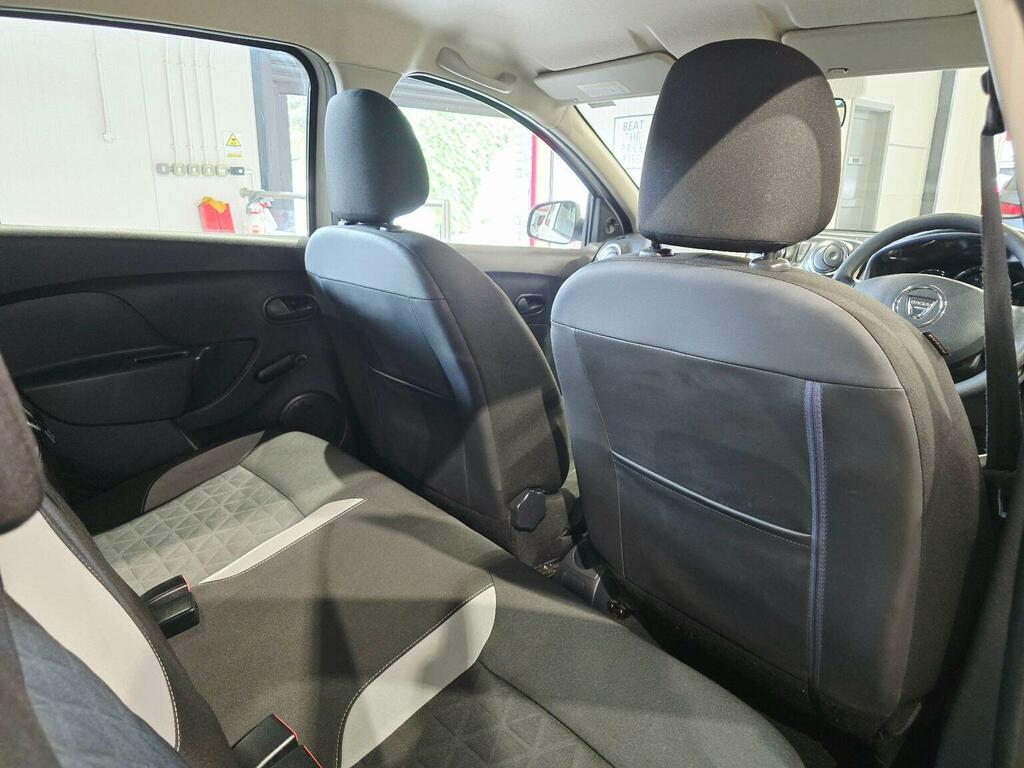 Dacia Sandero Stepway Dacia Sandero Stepway Ambiance Red #32