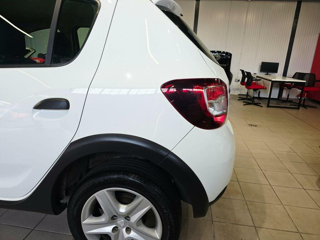 Dacia Sandero Stepway Dacia Sandero Stepway Ambiance Red #20