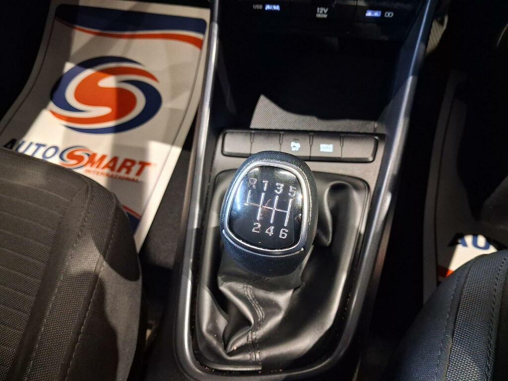 Hyundai I20 Premium White #36