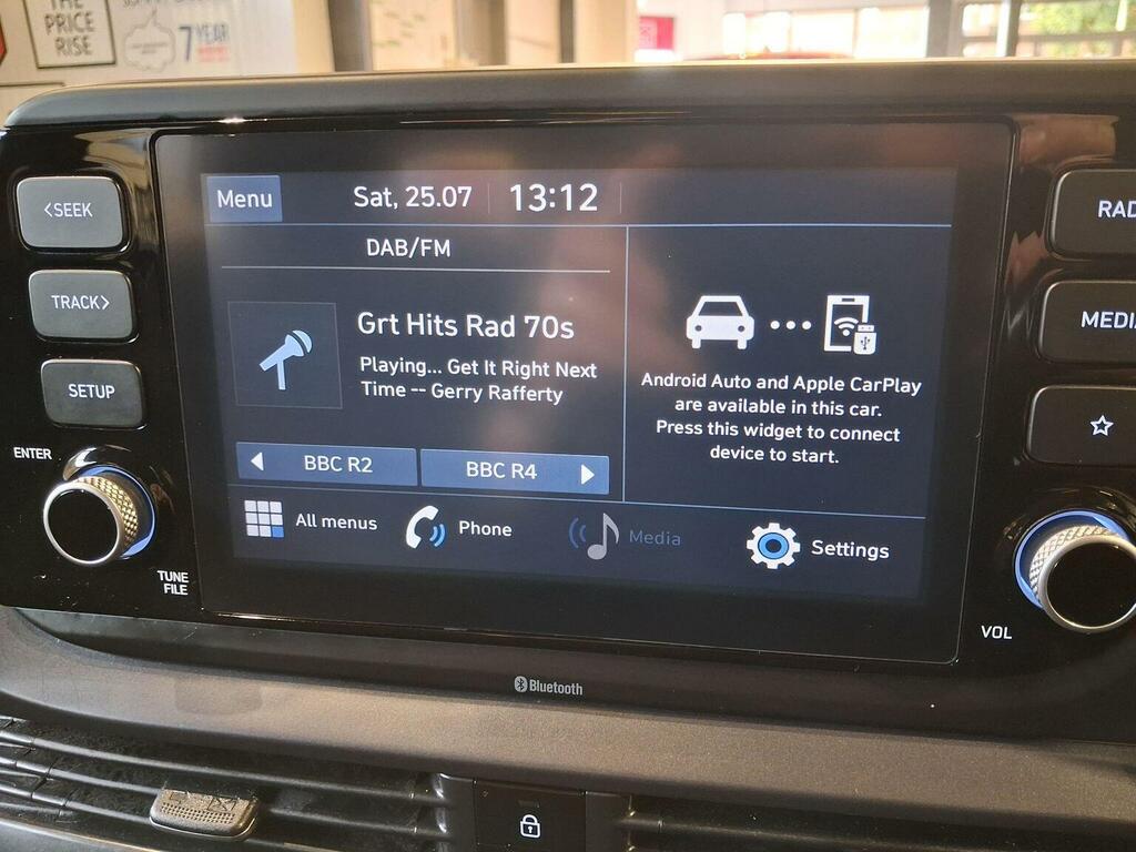 Hyundai I20 Premium White #14