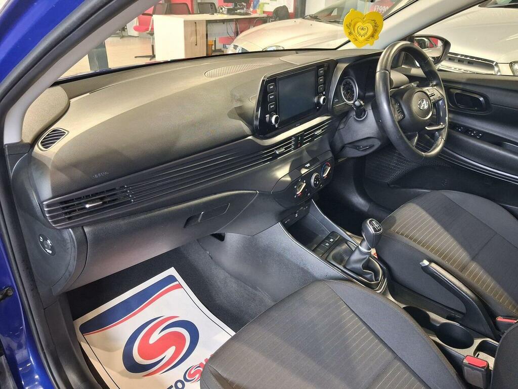 Hyundai I20 Premium White #29