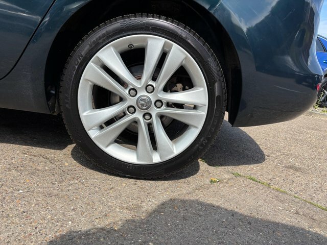 Vauxhall Zafira Tourer 1.4T Sri Nav White #7