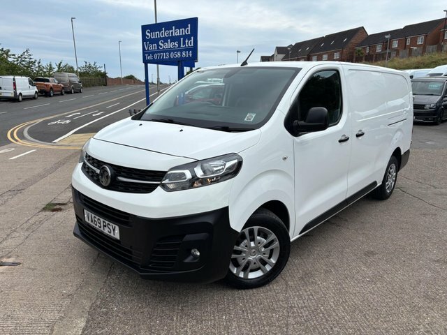 Vauxhall Vivaro Turbo D 2900 Dynamic White