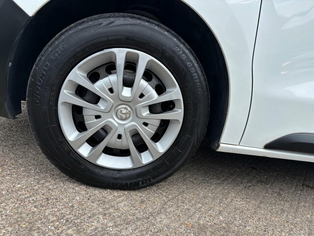 Vauxhall Vivaro Turbo D 2900 Dynamic White #6