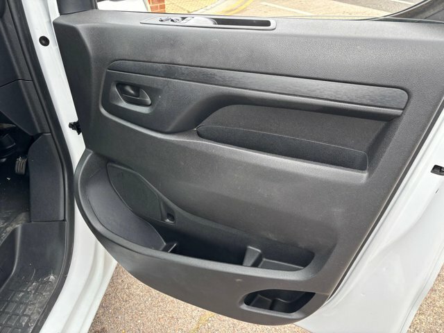 Vauxhall Vivaro 2700 1.5D 120Ps Pro H1 Van White #13