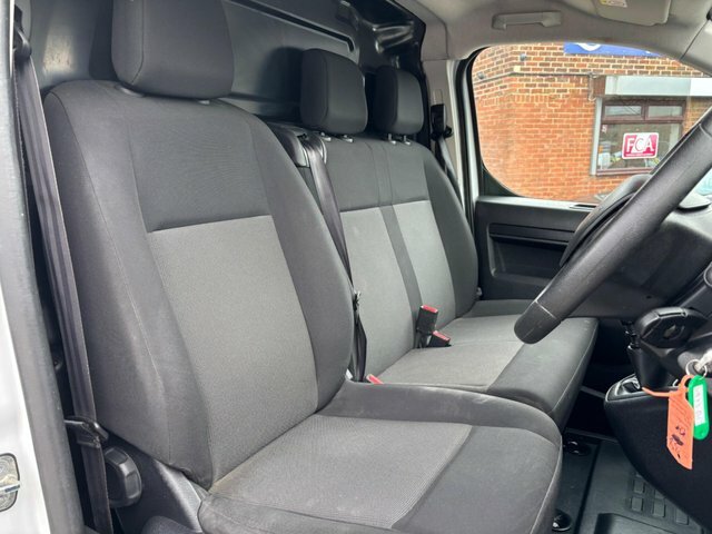 Vauxhall Vivaro 2700 1.5D 120Ps Pro H1 Van White #9