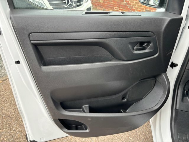 Vauxhall Vivaro 2700 1.5D 120Ps Pro H1 Van White #18