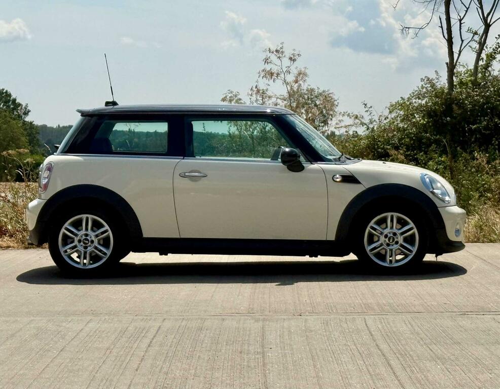 Mini Hatch Cooper White #4