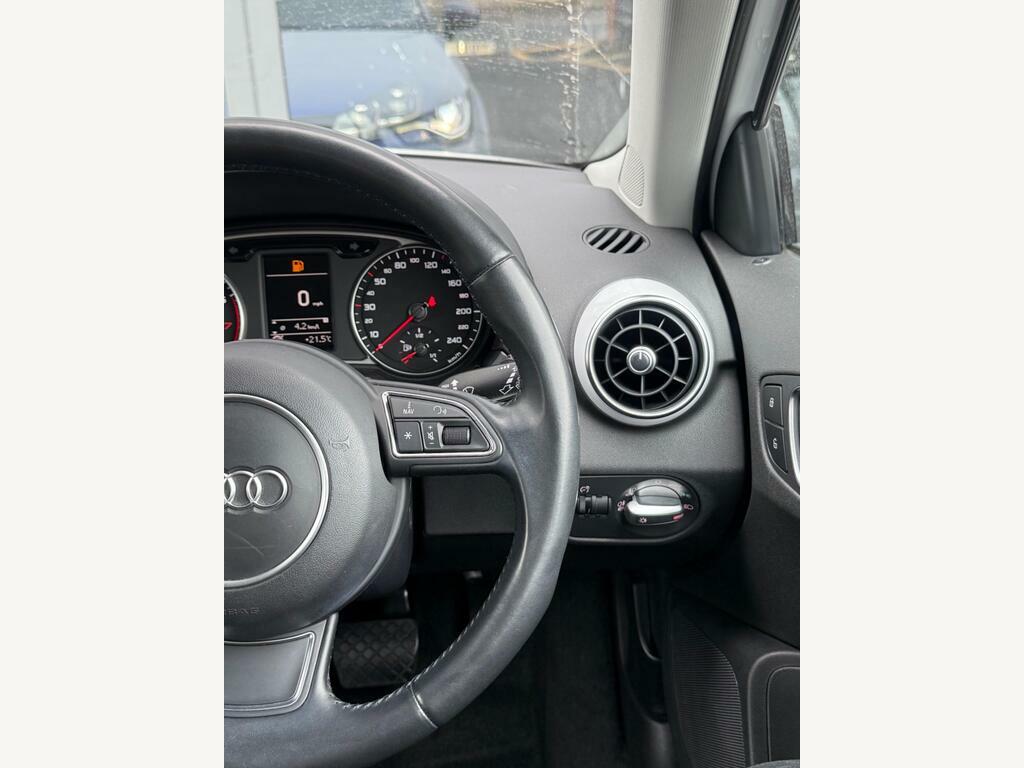 Audi A1 1.4 Tfsi Sport S Tronic Euro 5 Black #15